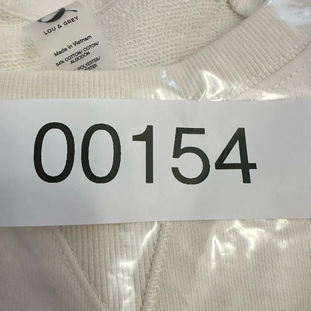 Lou & Grey Women’s Crewneck New York Beige Sweatshirt Size XS - Picture 12 of 12